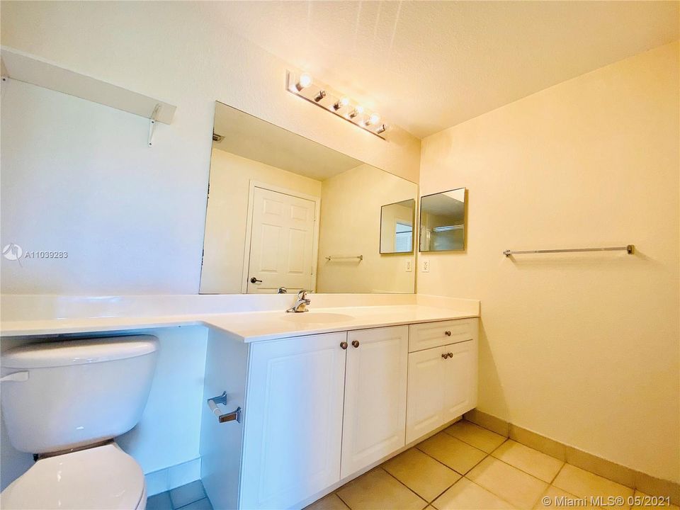 Recently Rented: $1,500 (1 beds, 1 baths, 833 Square Feet)