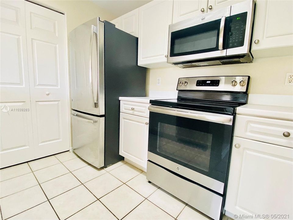 Recently Rented: $1,500 (1 beds, 1 baths, 833 Square Feet)