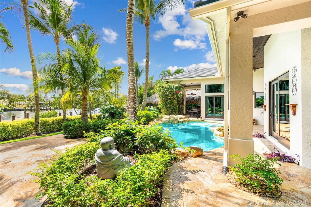 Recently Sold: $3,000,000 (4 beds, 3 baths, 4032 Square Feet)