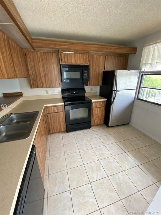 Recently Rented: $1,350 (2 beds, 2 baths, 1385 Square Feet)