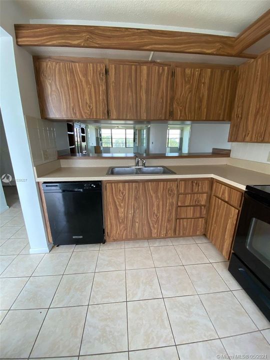 Recently Rented: $1,350 (2 beds, 2 baths, 1385 Square Feet)