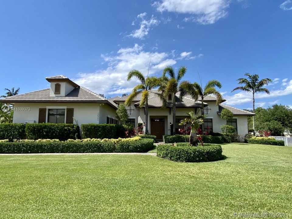 Recently Sold: $1,320,000 (5 beds, 4 baths, 5174 Square Feet)