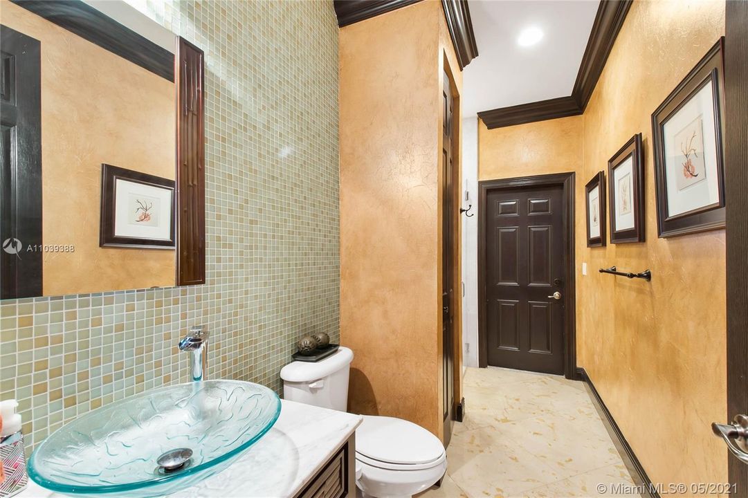 Недавно продано: $1,775,000 (6 спален, 4 ванн, 0 Квадратных фут)