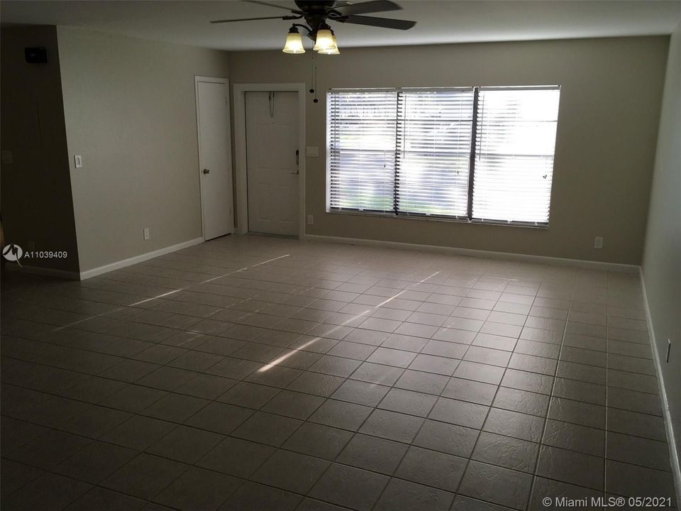 Recently Rented: $1,995 (3 beds, 2 baths, 1782 Square Feet)