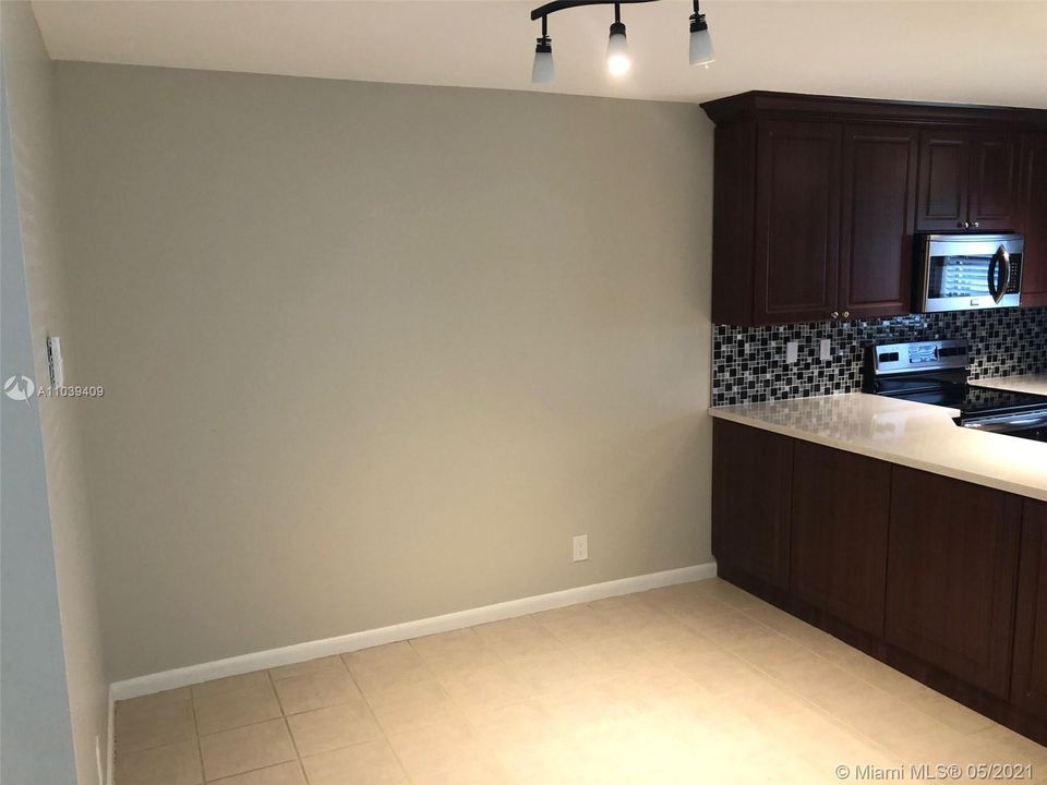 Recently Rented: $1,995 (3 beds, 2 baths, 1782 Square Feet)