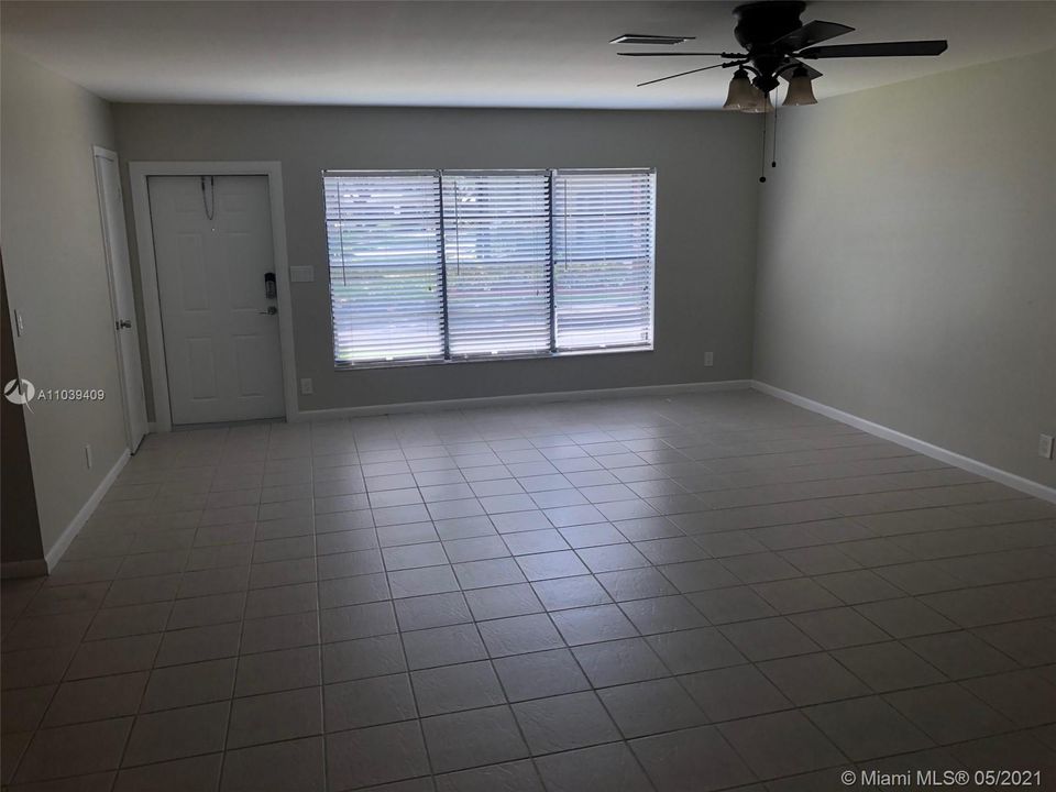 Recently Rented: $1,995 (3 beds, 2 baths, 1782 Square Feet)