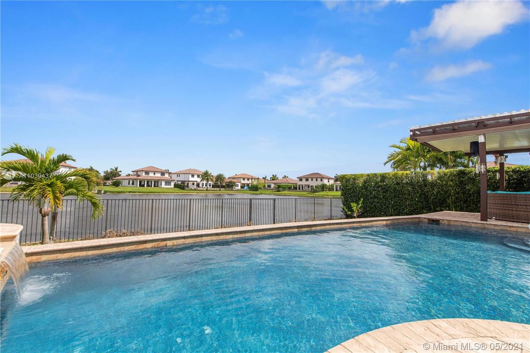 Recently Sold: $1,490,000 (5 beds, 3 baths, 4040 Square Feet)
