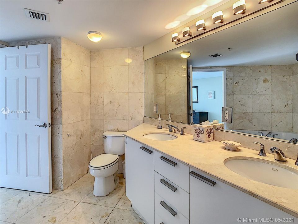 最近租的: $5,000 (2 贝兹, 2 浴室, 1602 平方英尺)