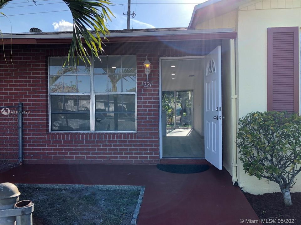 最近售出: $259,000 (2 贝兹, 2 浴室, 843 平方英尺)