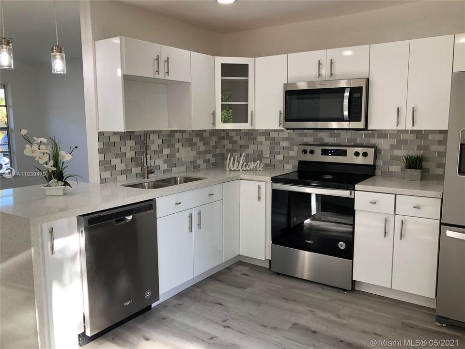 最近售出: $259,000 (2 贝兹, 2 浴室, 843 平方英尺)