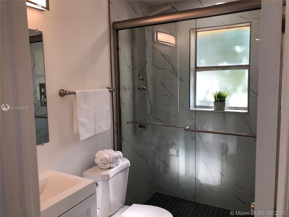 最近售出: $259,000 (2 贝兹, 2 浴室, 843 平方英尺)