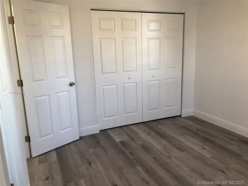 最近售出: $259,000 (2 贝兹, 2 浴室, 843 平方英尺)