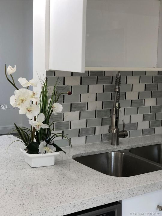 最近售出: $259,000 (2 贝兹, 2 浴室, 843 平方英尺)