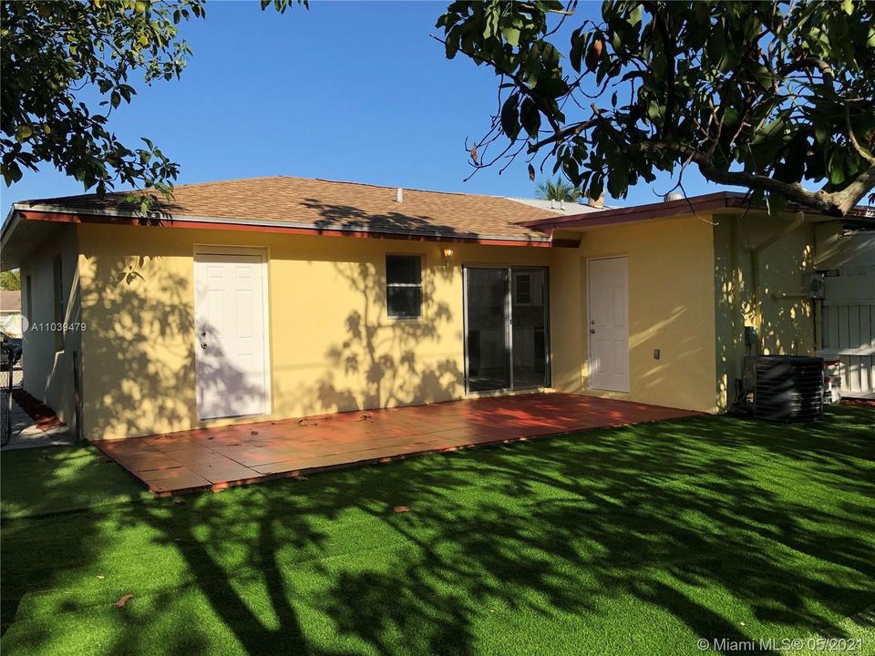 最近售出: $259,000 (2 贝兹, 2 浴室, 843 平方英尺)