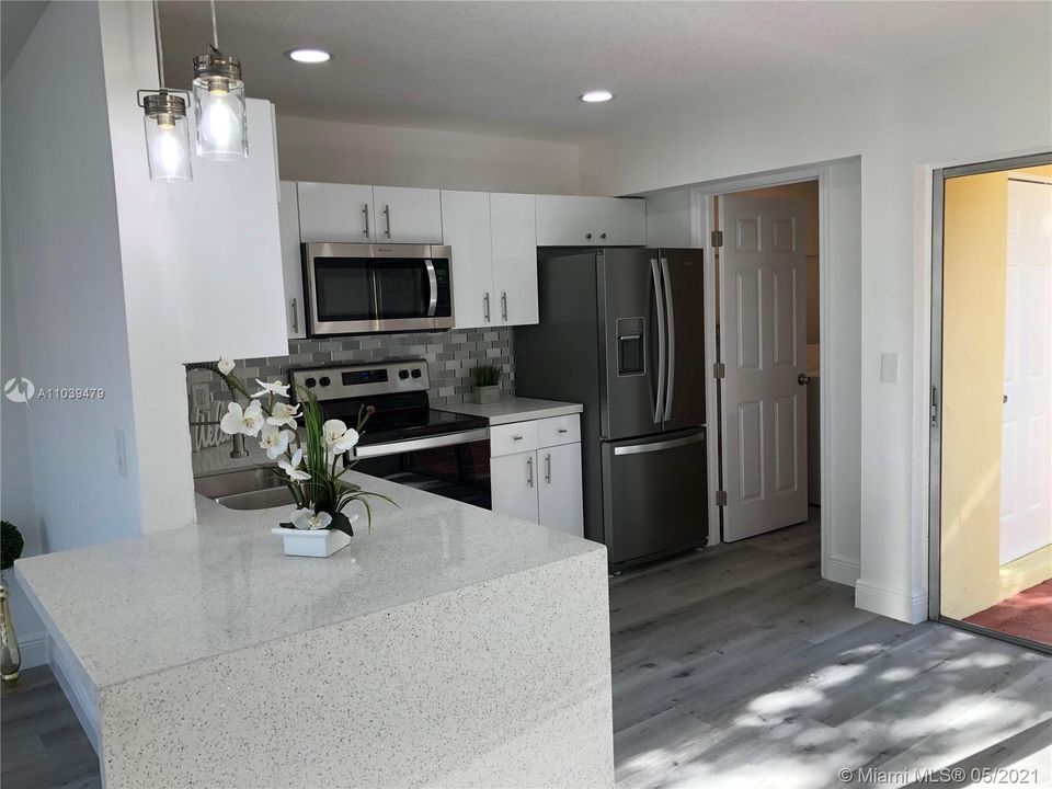 最近售出: $259,000 (2 贝兹, 2 浴室, 843 平方英尺)