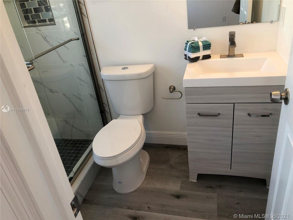 最近售出: $259,000 (2 贝兹, 2 浴室, 843 平方英尺)