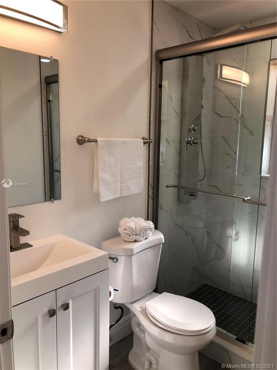 最近售出: $259,000 (2 贝兹, 2 浴室, 843 平方英尺)