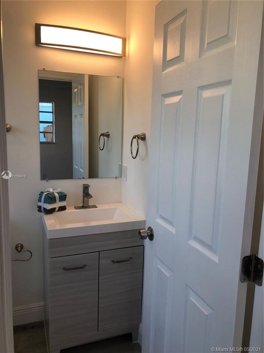 最近售出: $259,000 (2 贝兹, 2 浴室, 843 平方英尺)