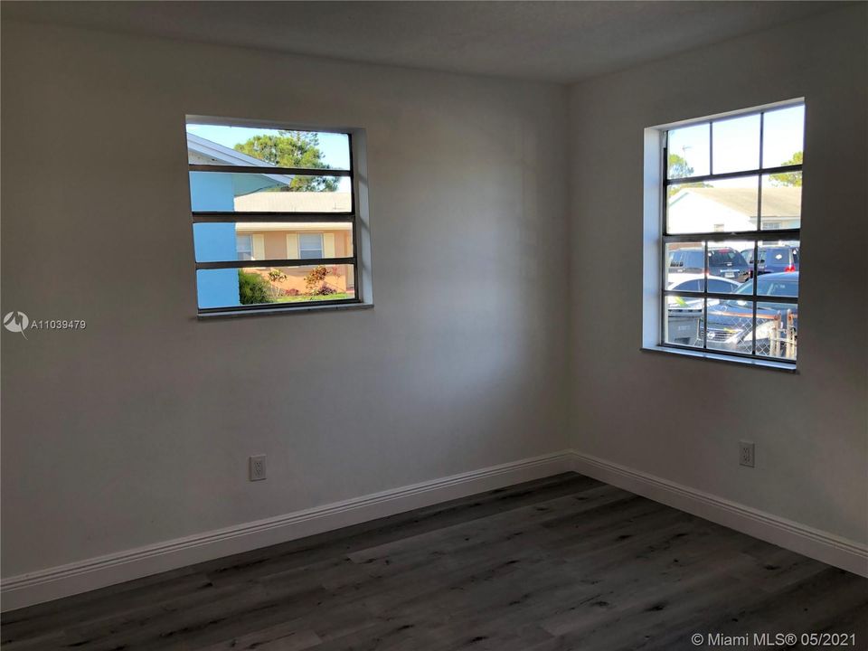 最近售出: $259,000 (2 贝兹, 2 浴室, 843 平方英尺)