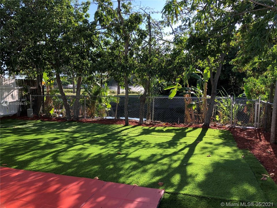 最近售出: $259,000 (2 贝兹, 2 浴室, 843 平方英尺)