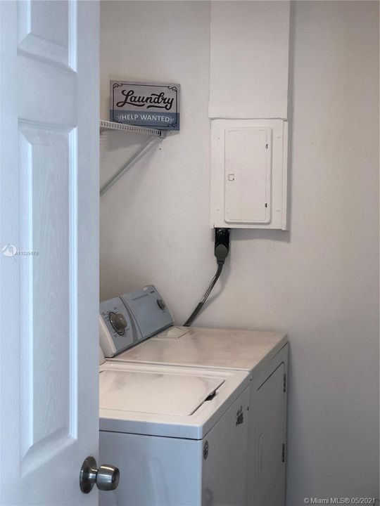 最近售出: $259,000 (2 贝兹, 2 浴室, 843 平方英尺)