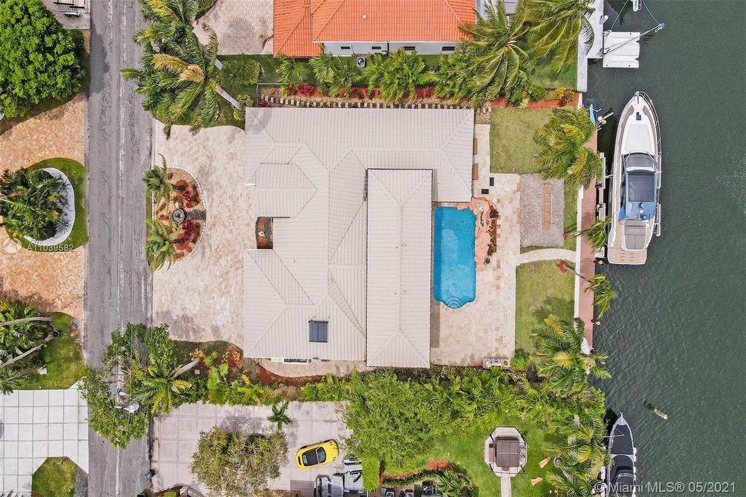 Recently Sold: $2,697,000 (5 beds, 5 baths, 3712 Square Feet)
