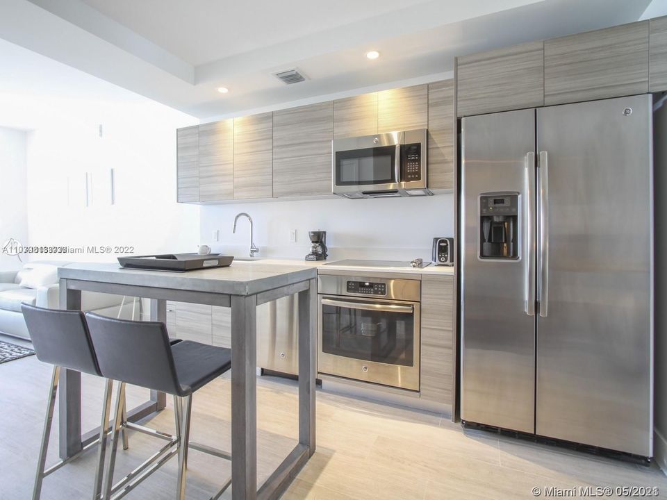 Recently Sold: $550,000 (1 beds, 2 baths, 679 Square Feet)