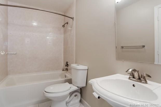 最近租的: $4,150 (5 贝兹, 3 浴室, 3068 平方英尺)