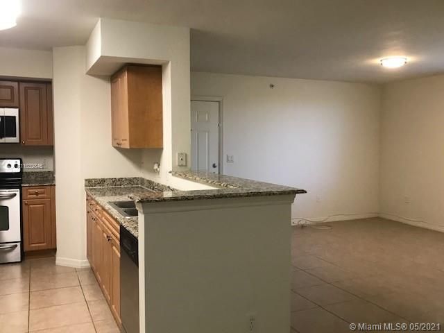 Recently Rented: $1,900 (3 beds, 2 baths, 1115 Square Feet)