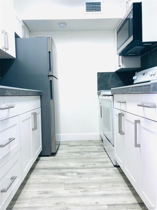 Recently Rented: $1,100 (1 beds, 1 baths, 775 Square Feet)