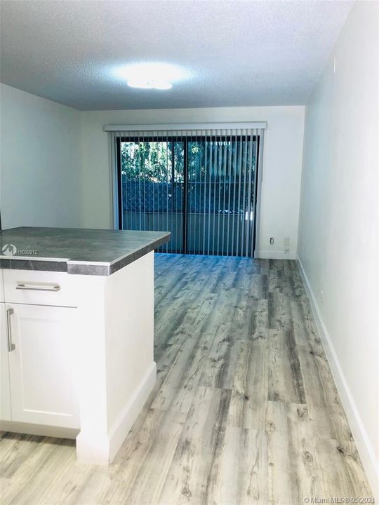 Recently Rented: $1,100 (1 beds, 1 baths, 775 Square Feet)