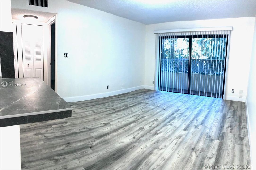 Recently Rented: $1,100 (1 beds, 1 baths, 775 Square Feet)