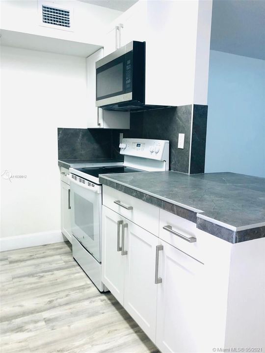 Recently Rented: $1,100 (1 beds, 1 baths, 775 Square Feet)