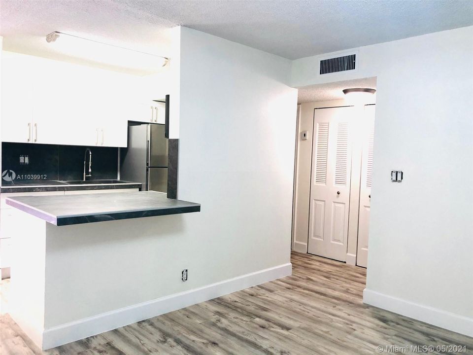 Recently Rented: $1,100 (1 beds, 1 baths, 775 Square Feet)