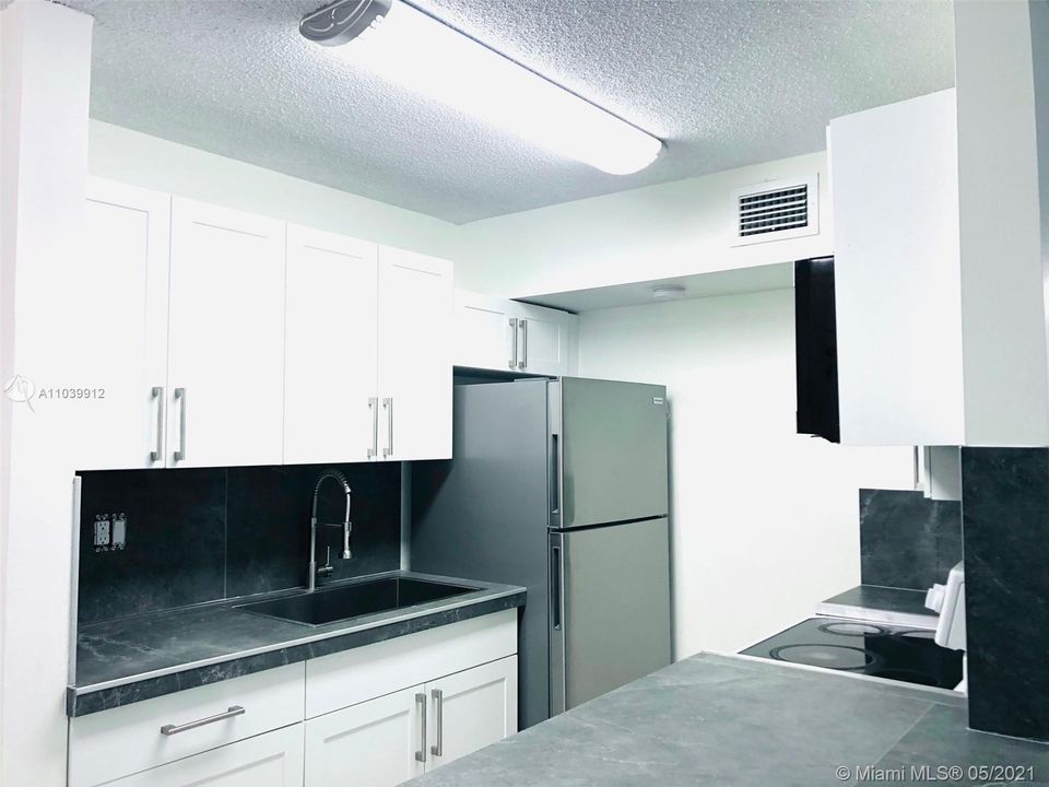 Recently Rented: $1,100 (1 beds, 1 baths, 775 Square Feet)