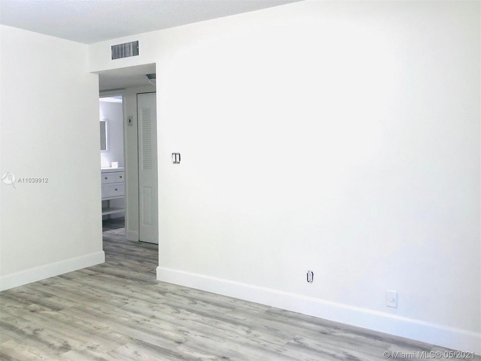 Recently Rented: $1,100 (1 beds, 1 baths, 775 Square Feet)