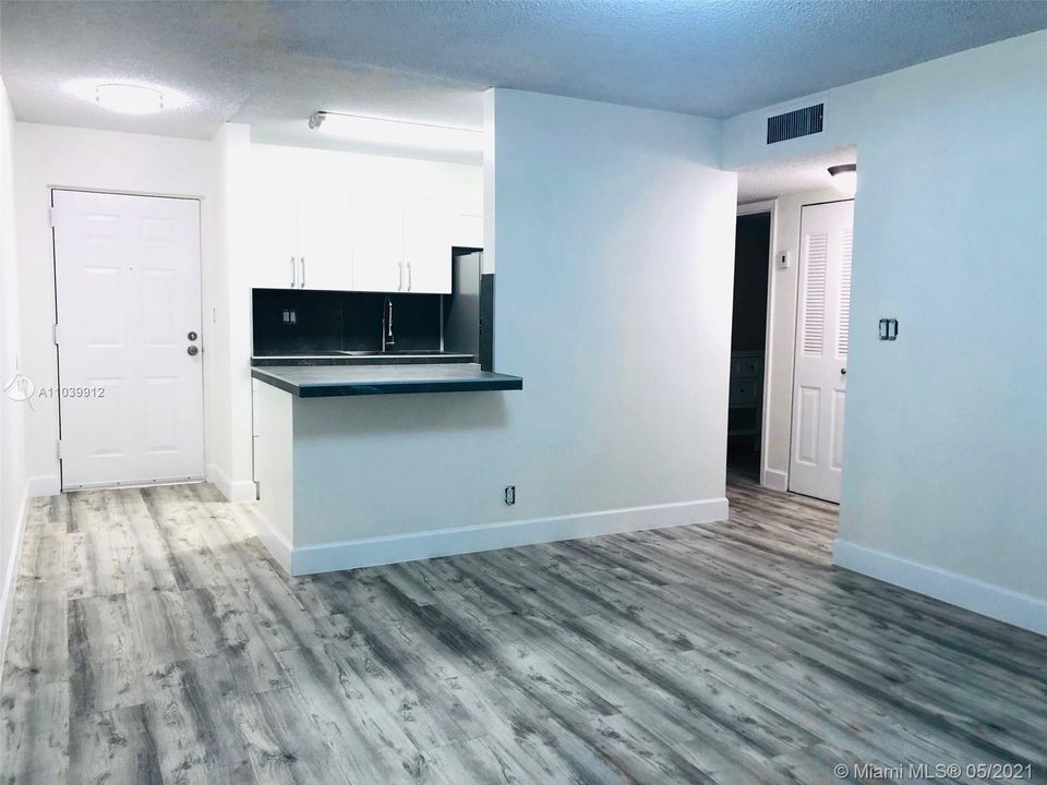 Recently Rented: $1,100 (1 beds, 1 baths, 775 Square Feet)