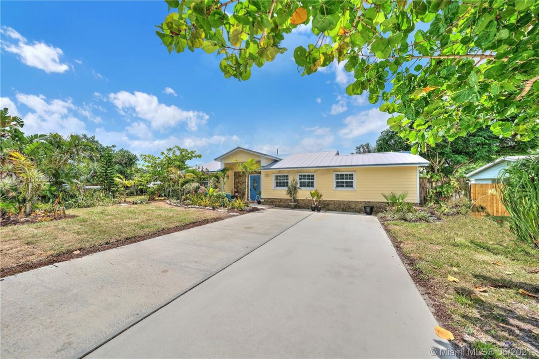 1678 NE Sunview Terrace_Jensen Beach_Fl_Front 2