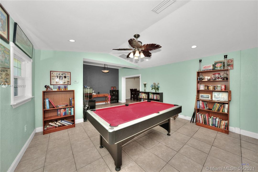 1678 NE Sunview Terrace_Jensen Beach_Fl_Large Family Room 5