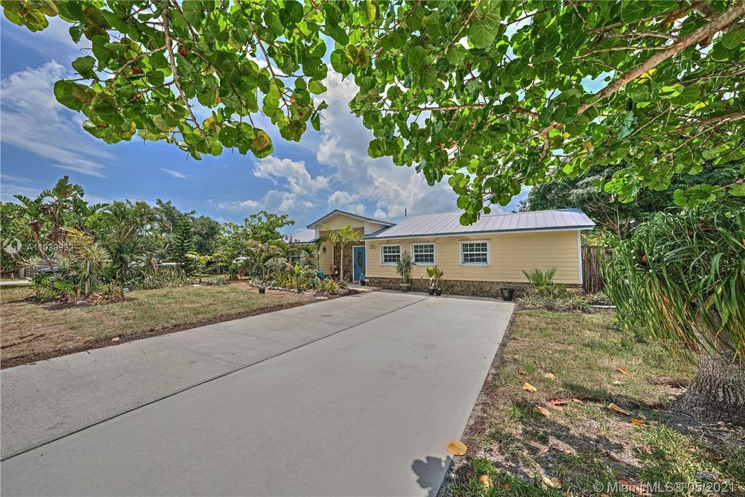 1678 NE Sunview Terrace_Jensen Beach_Fl_Front