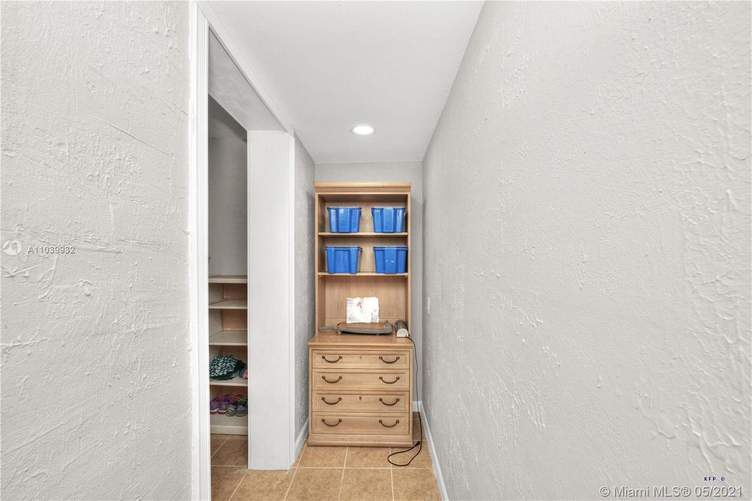 Recently Sold: $359,000 (4 beds, 2 baths, 2877 Square Feet)