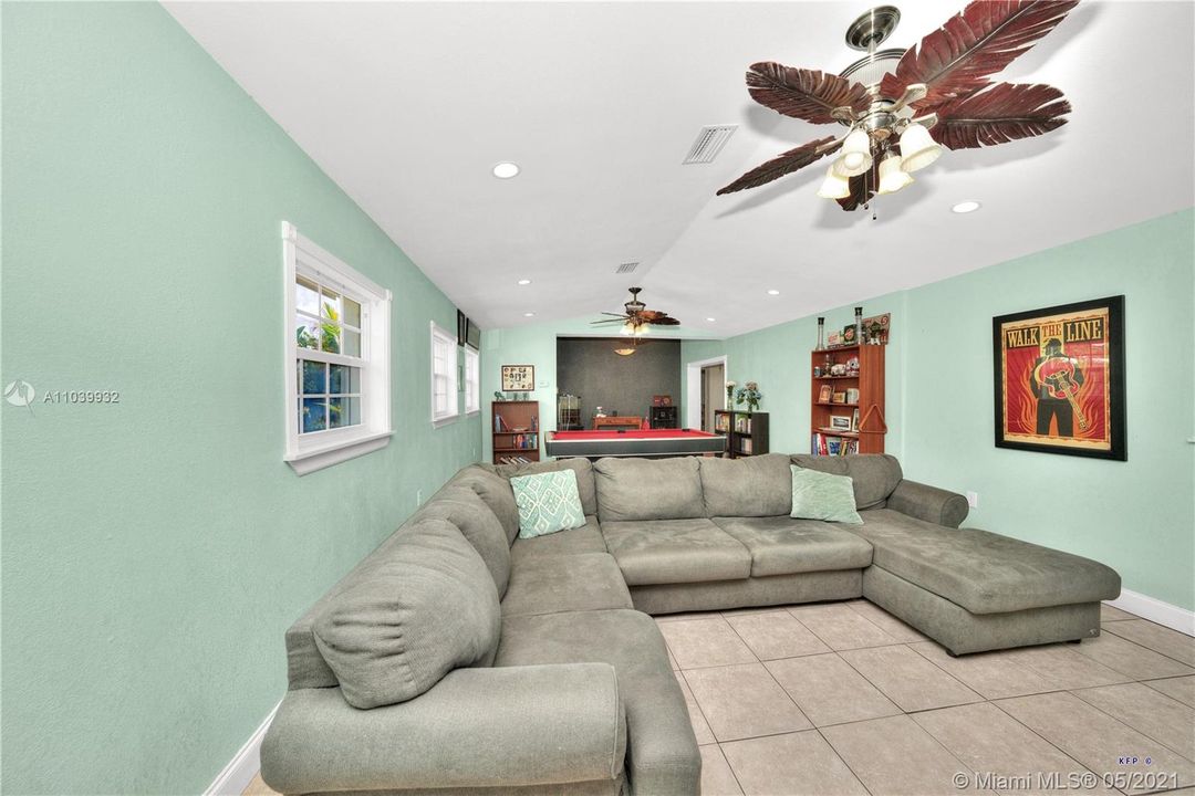 1678 NE Sunview Terrace_Jensen Beach_Fl_Large Family Room 4