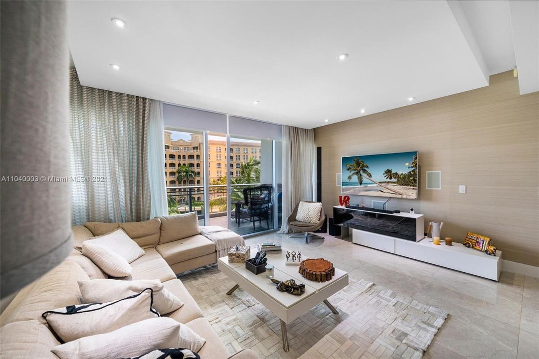 Recently Sold: $780,000 (2 beds, 3 baths, 1552 Square Feet)
