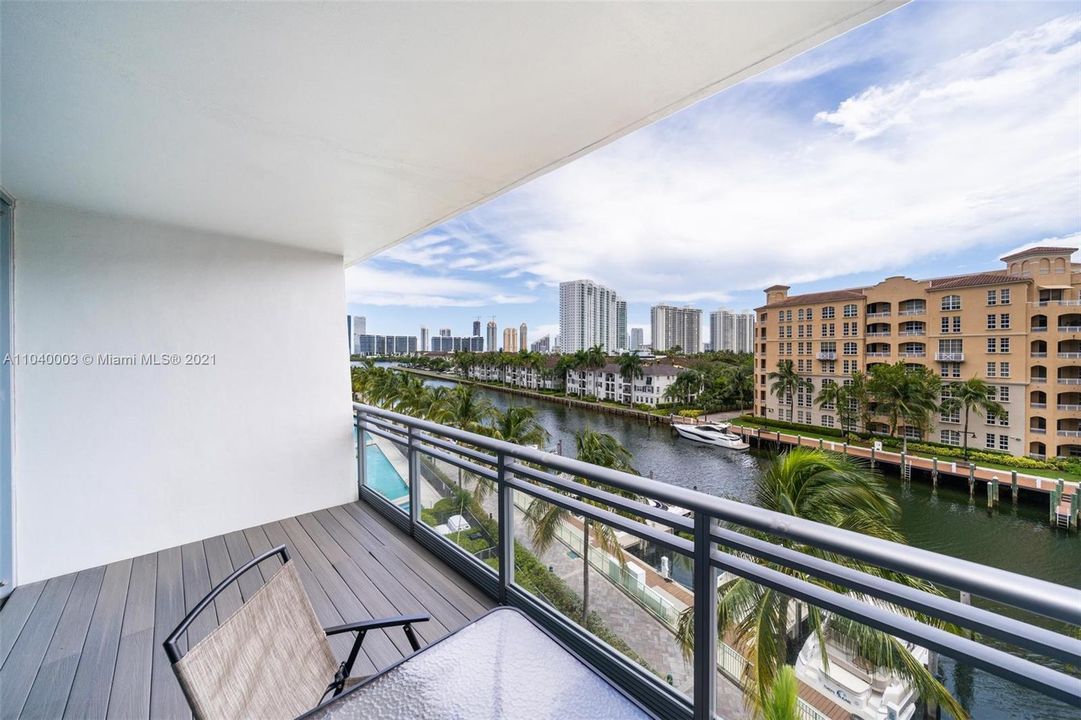 Recently Sold: $780,000 (2 beds, 3 baths, 1552 Square Feet)