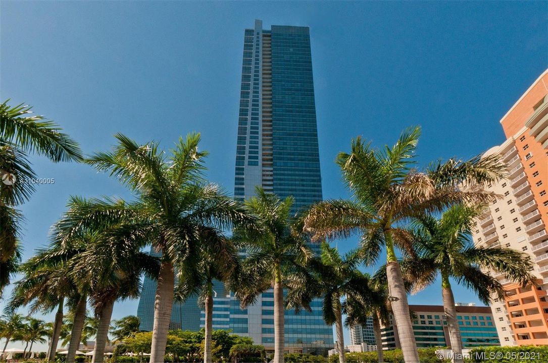Recently Sold: $2,090,000 (2 beds, 2 baths, 2139 Square Feet)