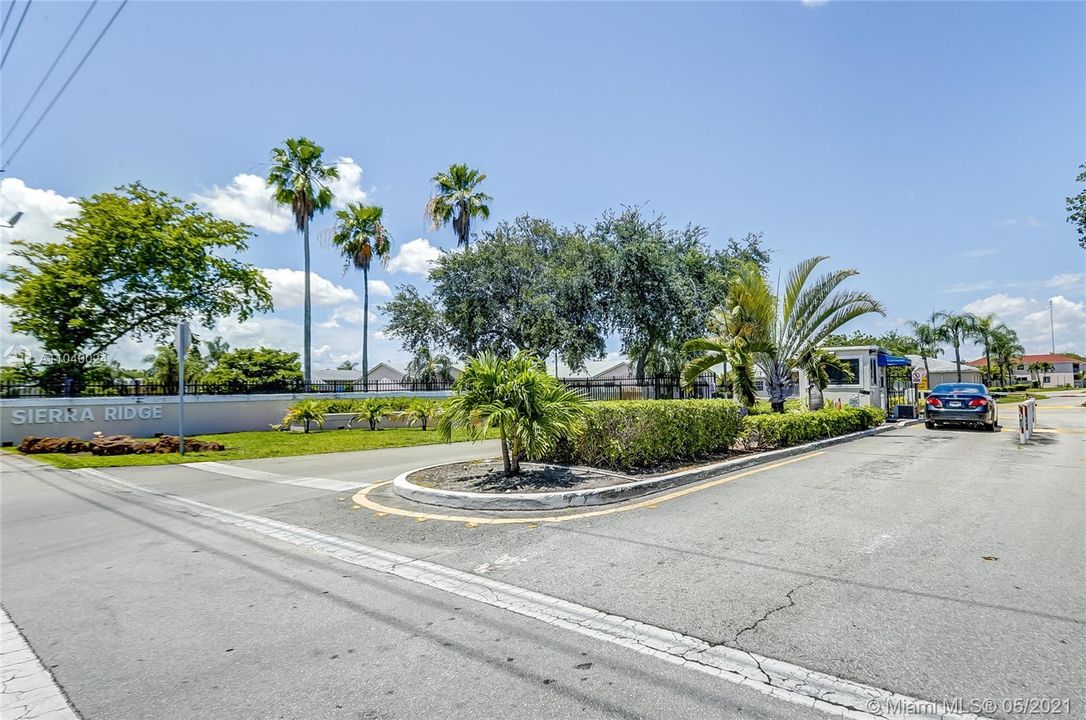 最近售出: $220,000 (3 贝兹, 2 浴室, 1163 平方英尺)