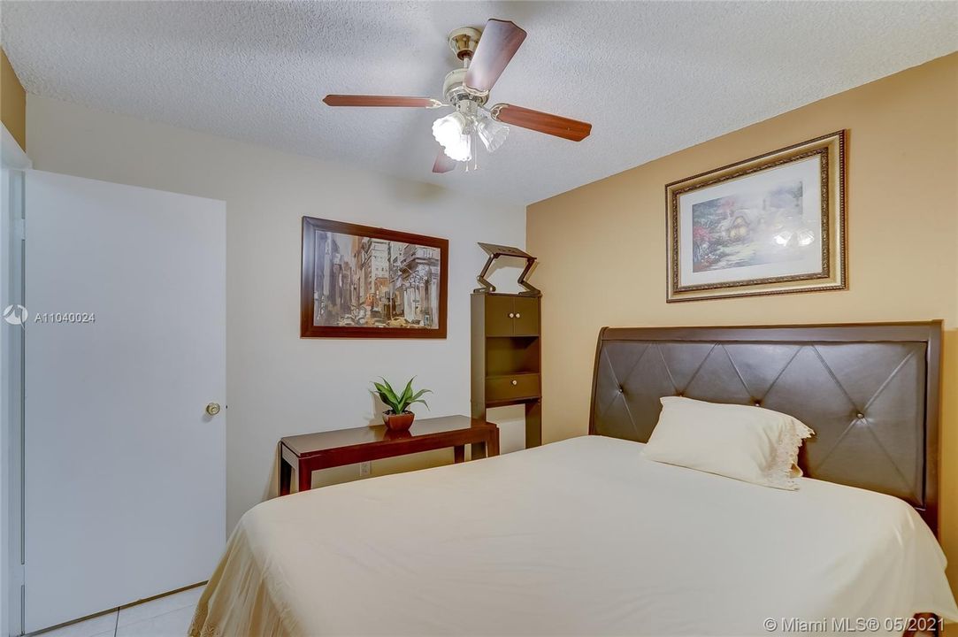 最近售出: $220,000 (3 贝兹, 2 浴室, 1163 平方英尺)