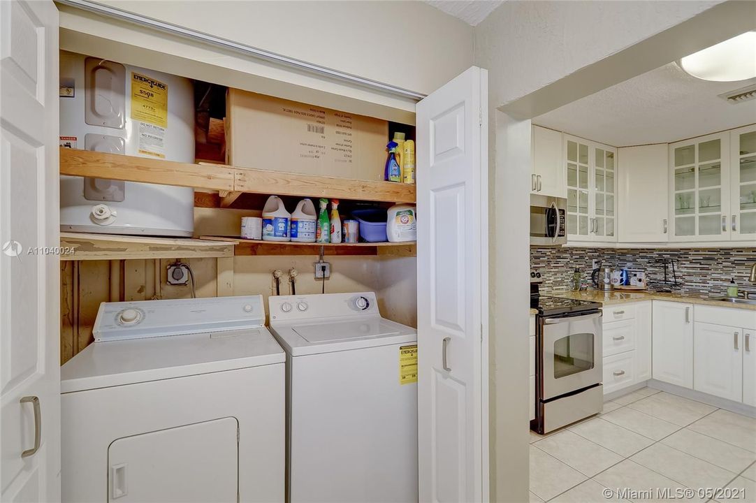 最近售出: $220,000 (3 贝兹, 2 浴室, 1163 平方英尺)