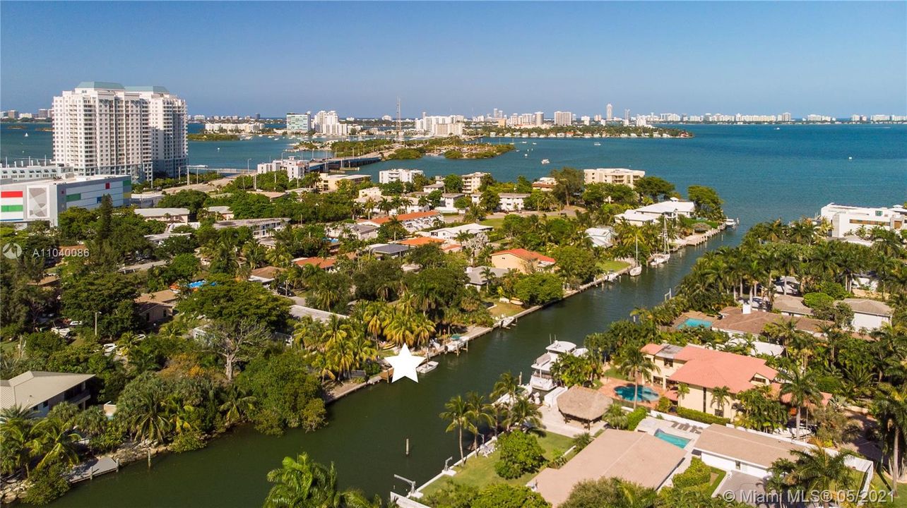 Recently Sold: $3,200,000 (4 beds, 5 baths, 2964 Square Feet)