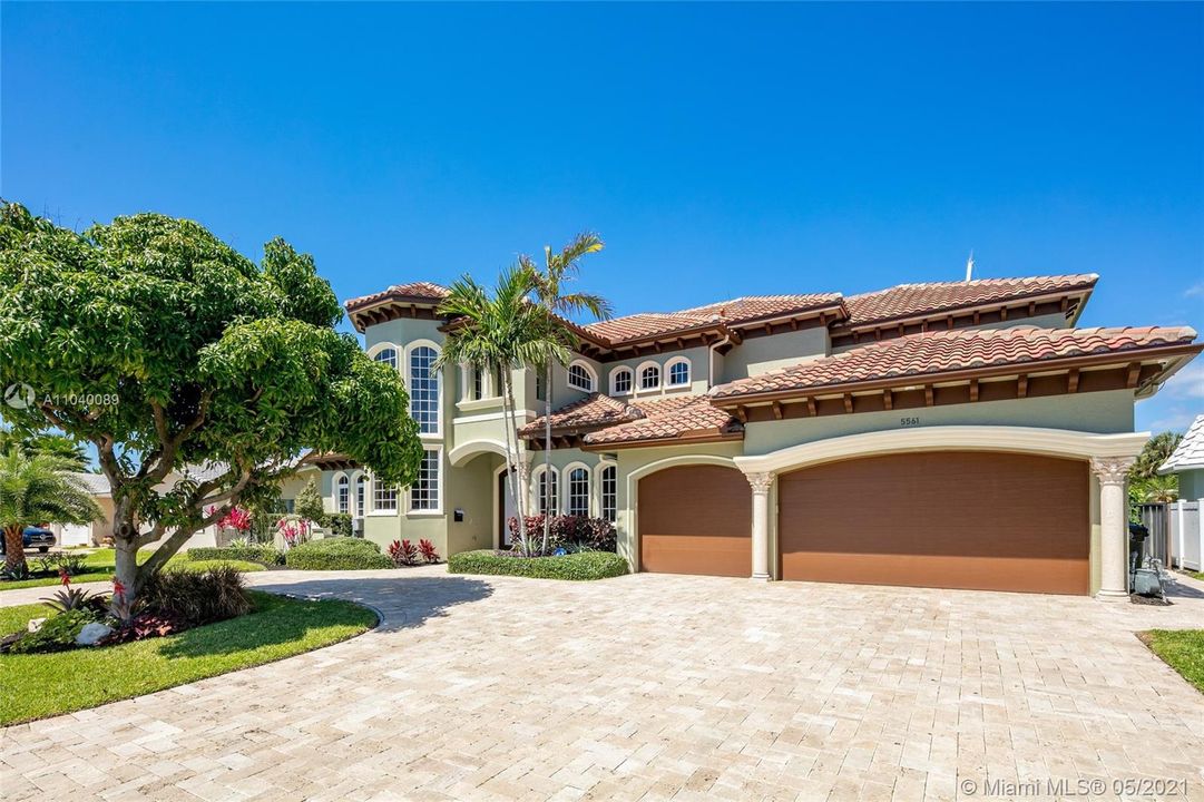 Recently Sold: $3,233,000 (5 beds, 4 baths, 4682 Square Feet)